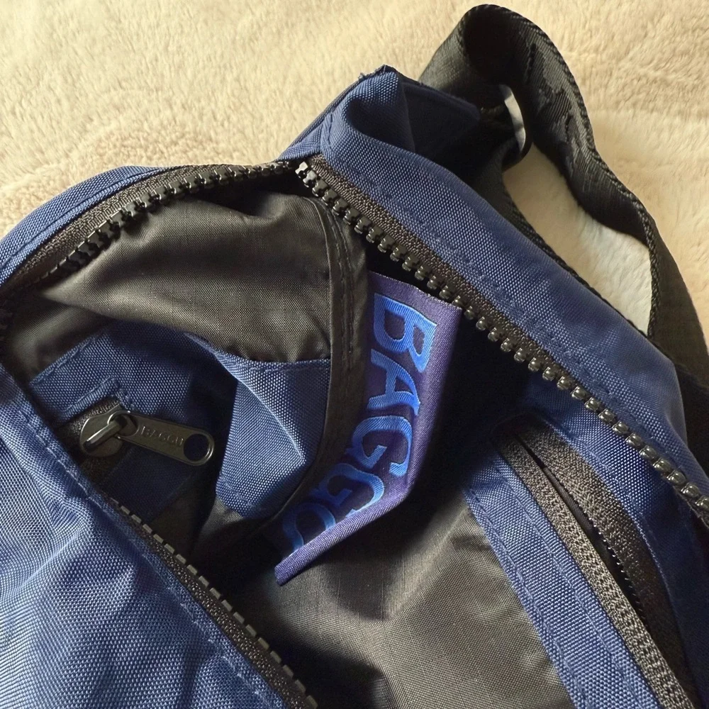 BAGGU Medium Nylon Crescent Bag Navy Black Strap NWOT - Picture 13 of 13